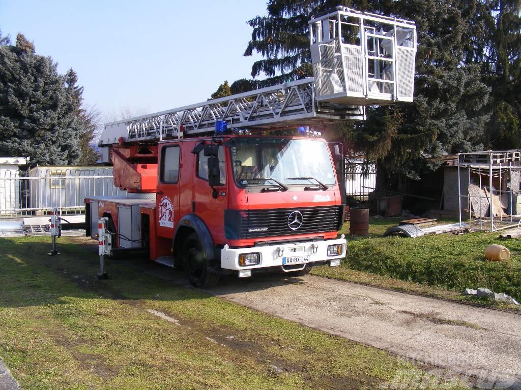 Mercedes-Benz 1531F Plataformas sobre camión