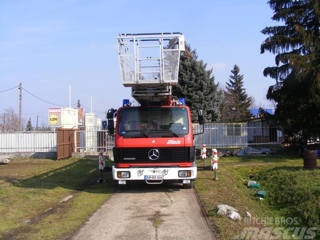 Mercedes-Benz 1531F Plataformas sobre camión