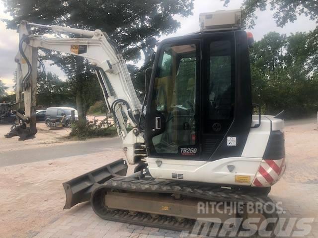 Takeuchi TB250 Miniexcavadoras