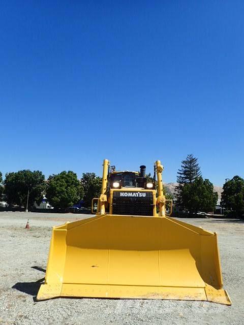 Komatsu D155AXi-8 Buldozer sobre oruga