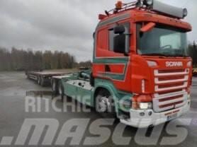 Scania R620 + perävaunu Camiones elevadores de gancho