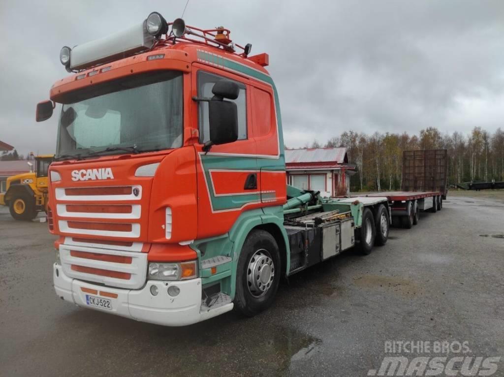 Scania R620 + perävaunu Camiones elevadores de gancho