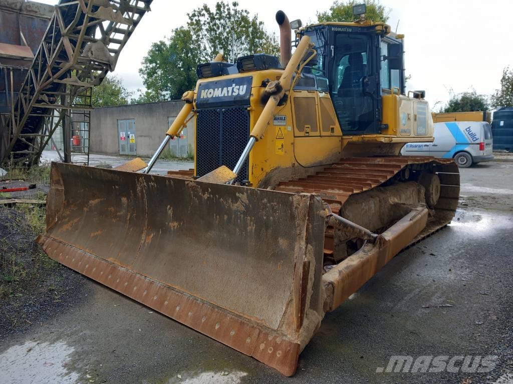 Komatsu D65PX-18 Buldozer sobre oruga