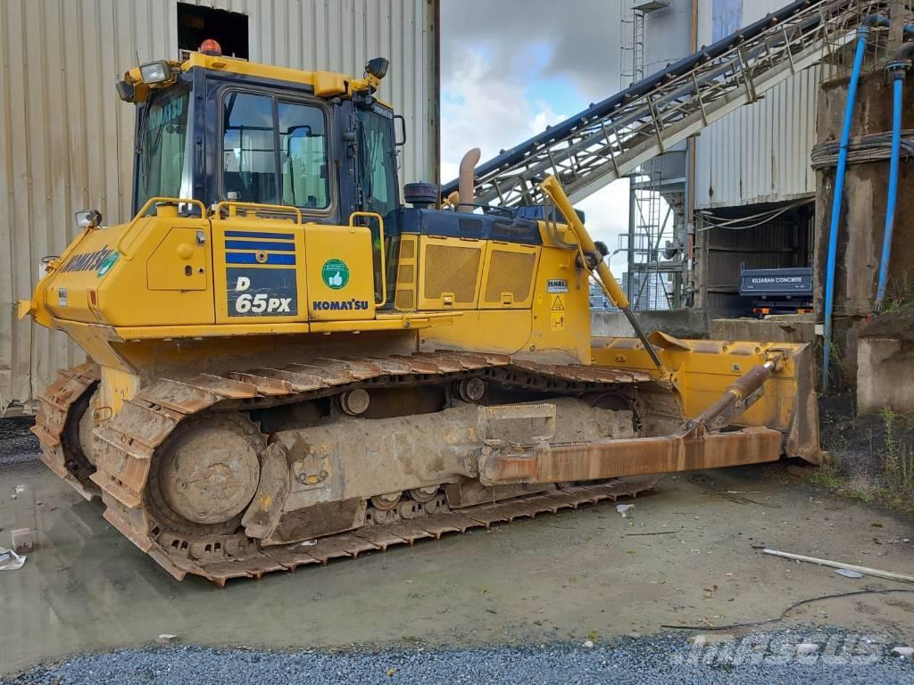 Komatsu D65PX-18 Buldozer sobre oruga