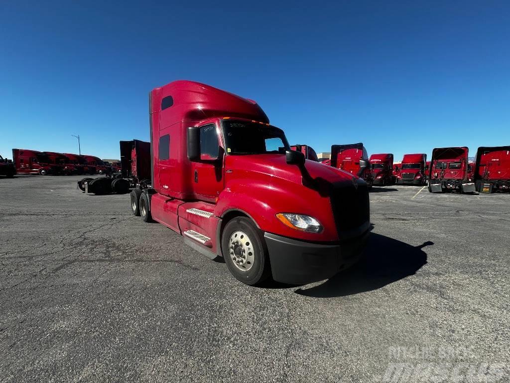 International LT Sleeper Camiones tractor