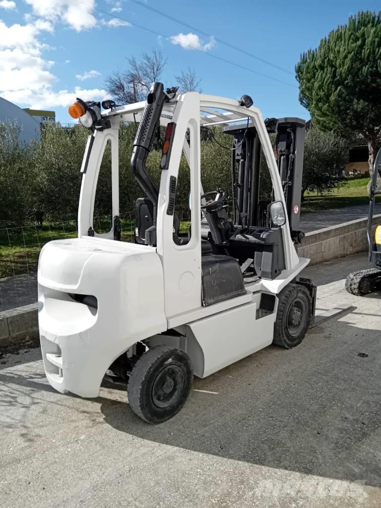 UniCarriers DX 25 Camiones diesel