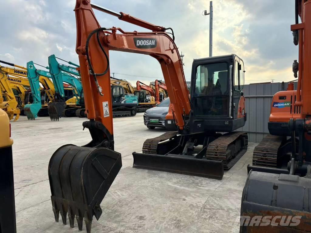 Doosan DX 60 Excavadoras sobre orugas