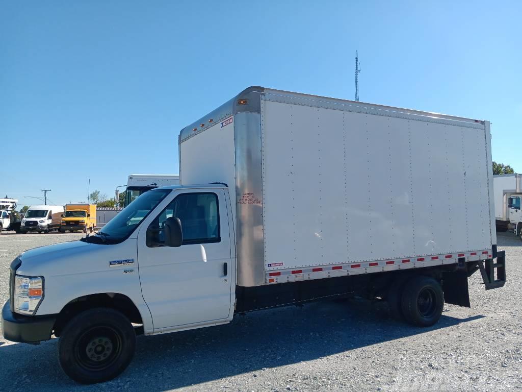 Ford E 350 Camiones con caja de remolque