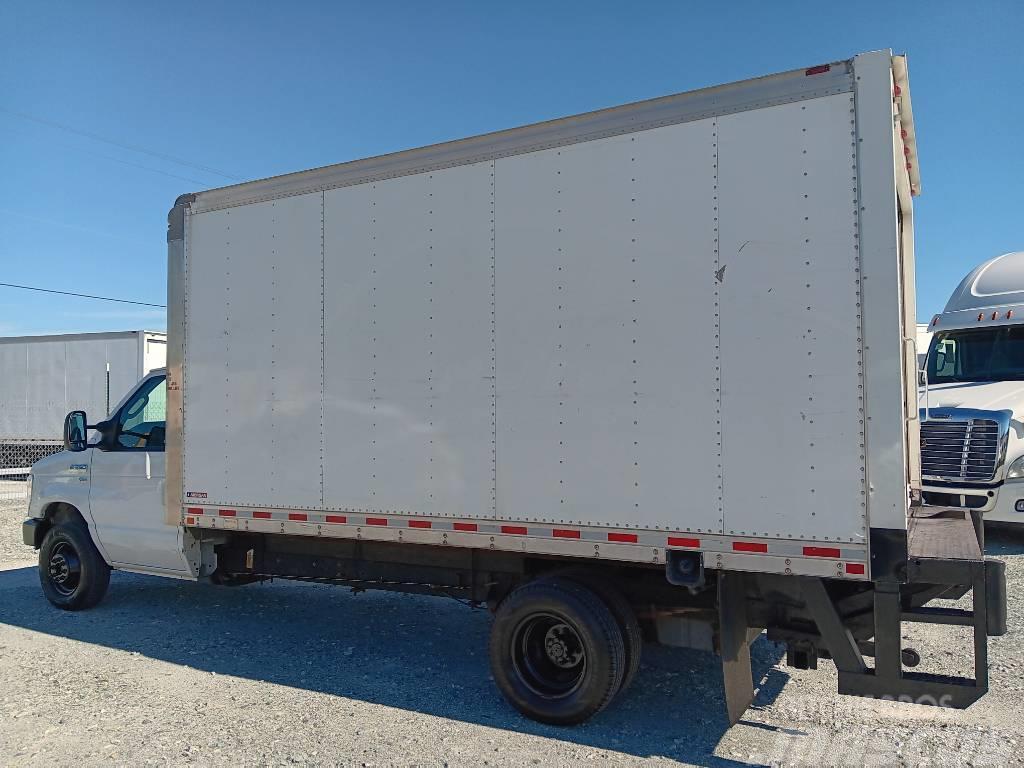 Ford E 350 Camiones con caja de remolque