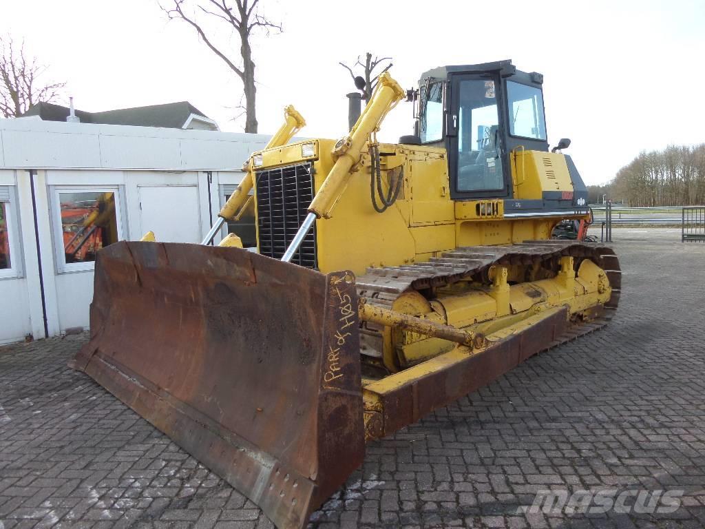 Komatsu D85P-21 Buldozer sobre oruga