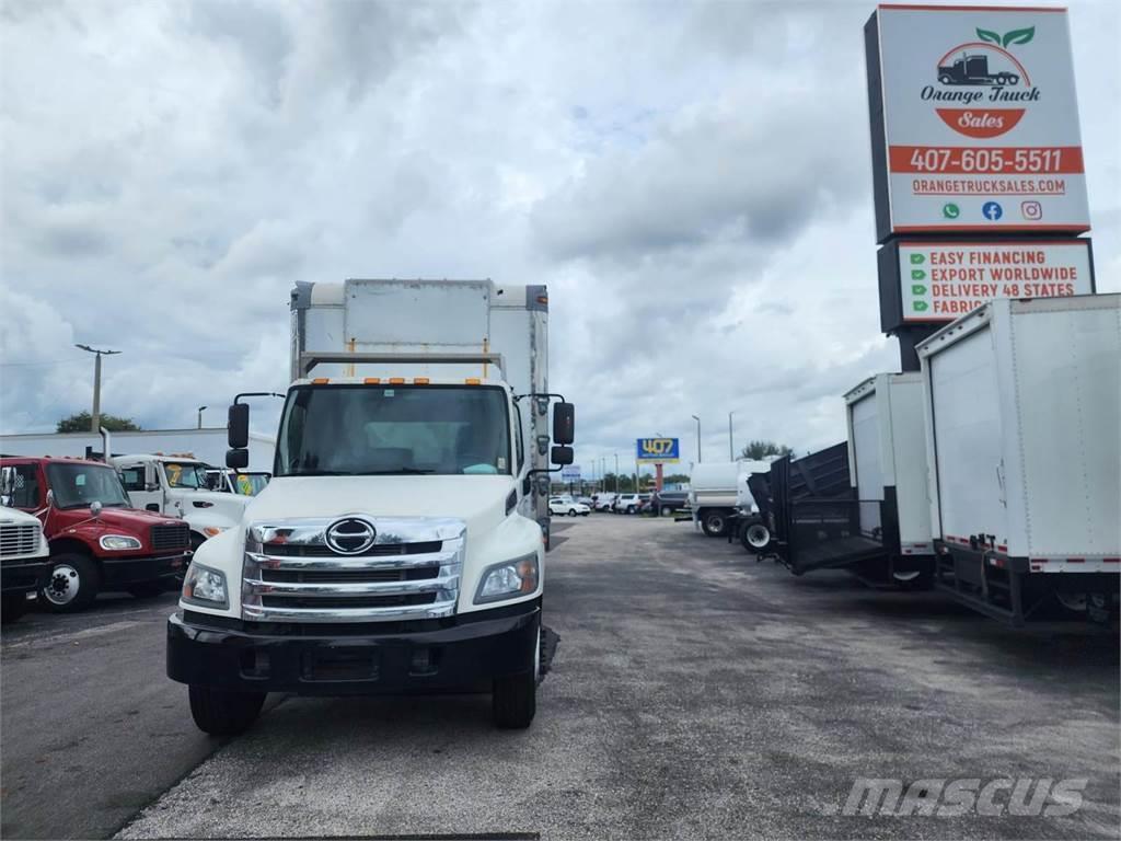 Hino 338 Camiones con caja de remolque