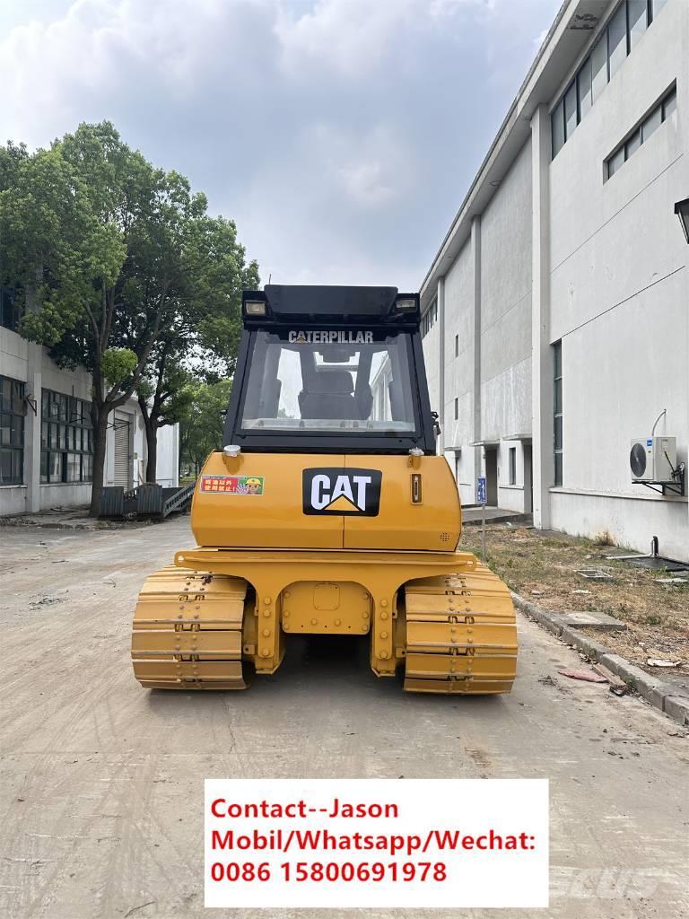 CAT D5K Buldozer sobre oruga