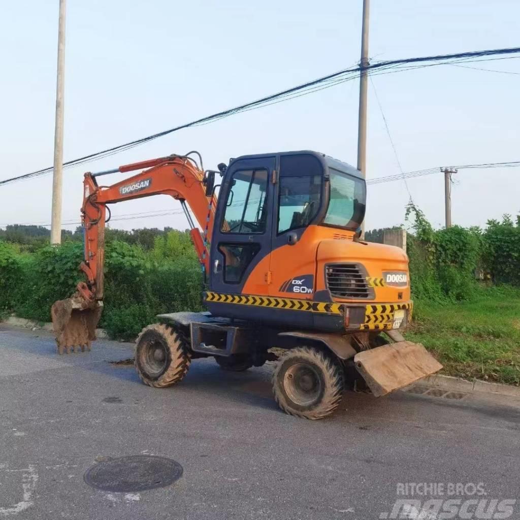 Doosan DX60W Excavadoras de ruedas