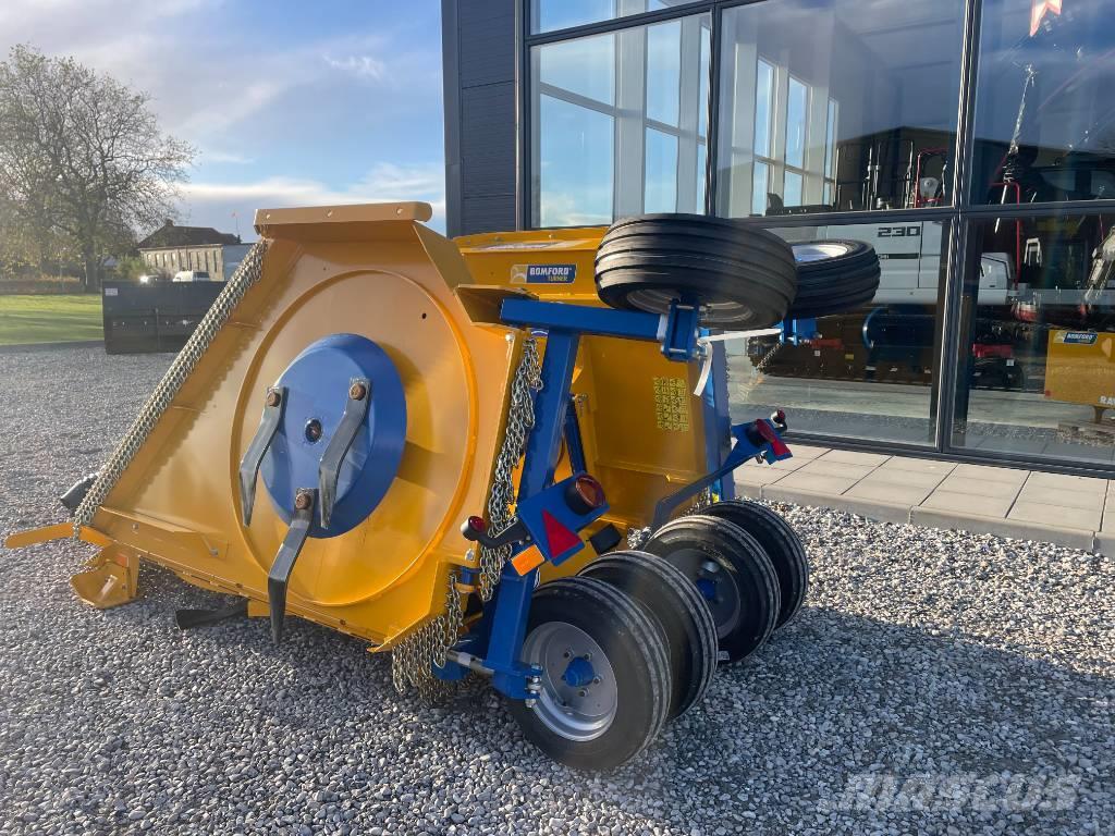 Bomford TriWing 4600 Podadoras