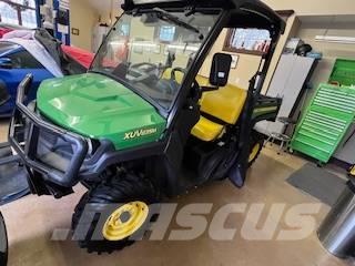 John Deere XUV835M Maquinarias para servicios públicos