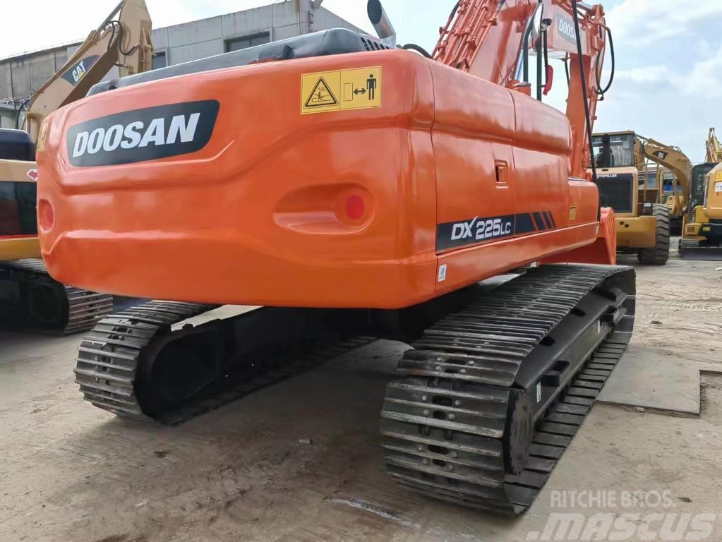 Doosan DX 225 Excavadoras sobre orugas