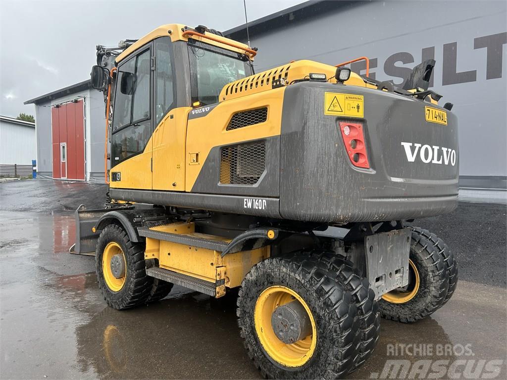 Volvo EW160D PYÖRITTÄJÄLLÄ Excavadoras de ruedas