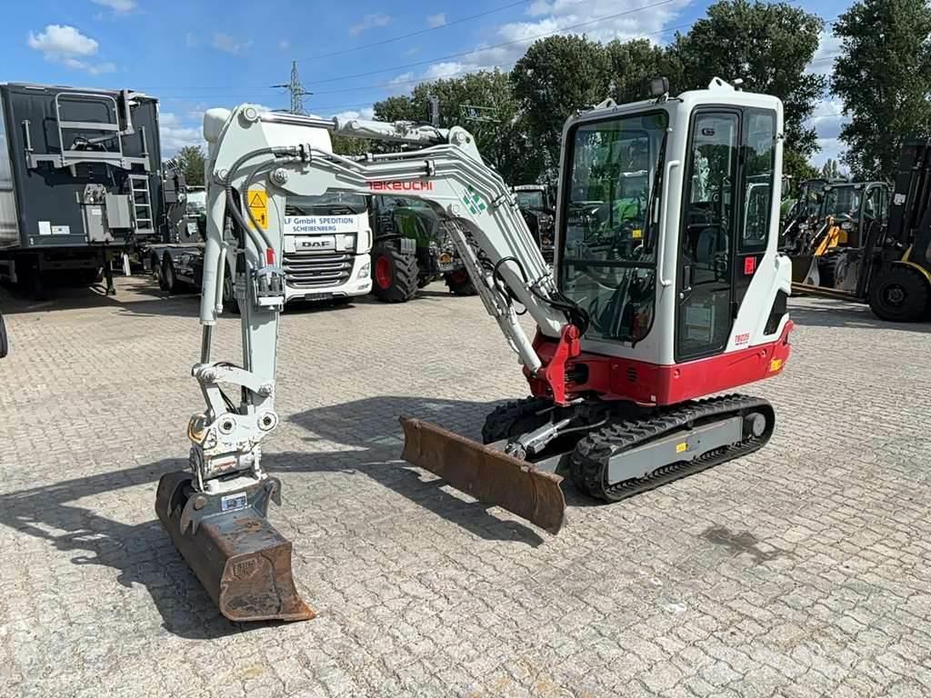 Takeuchi TB225 Miniexcavadoras