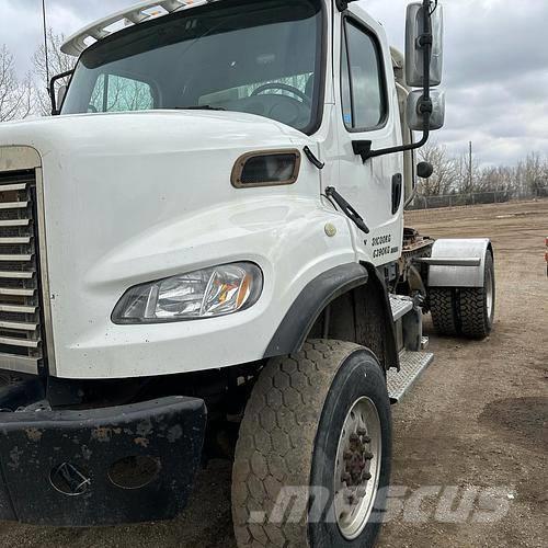 Freightliner M2 Camiones con chasís y cabina