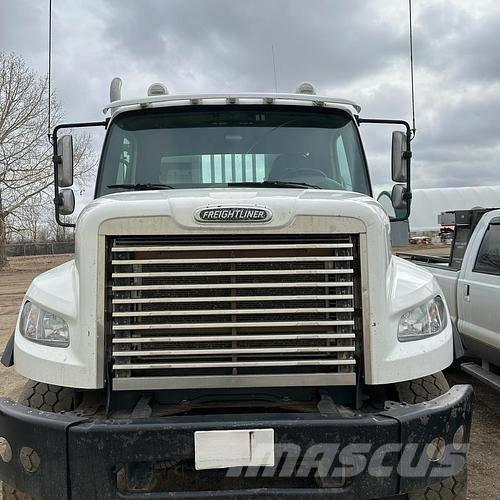 Freightliner M2 Camiones con chasís y cabina