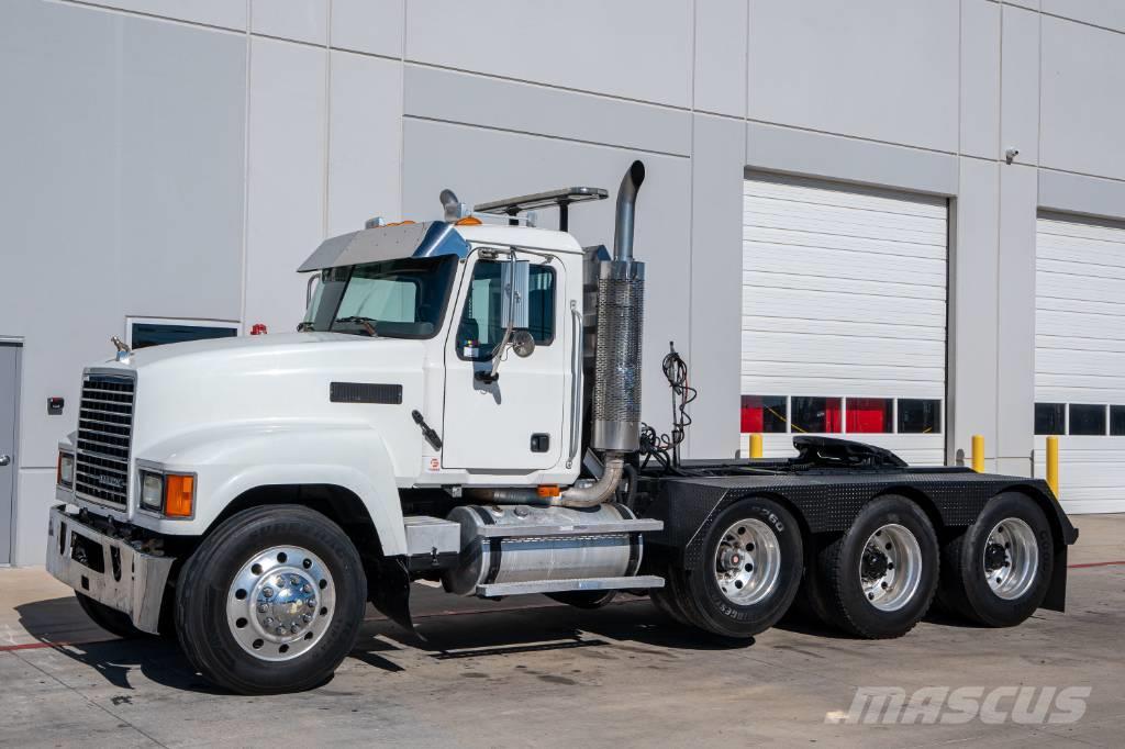 Mack CHN 613 Camiones tractor