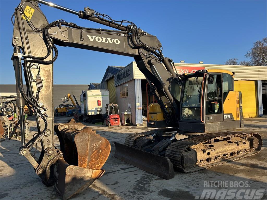 Volvo ECR235EL Excavadoras sobre orugas