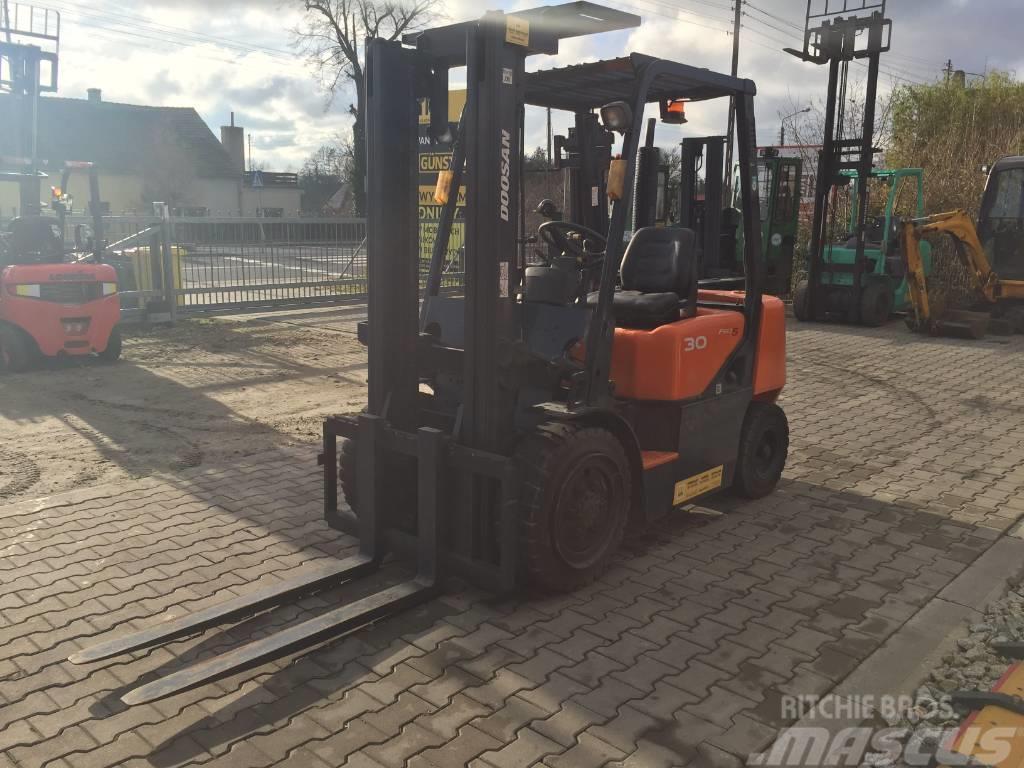 Doosan D30 G Camiones diesel