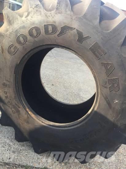 Goodyear 650/75R32 Llantas