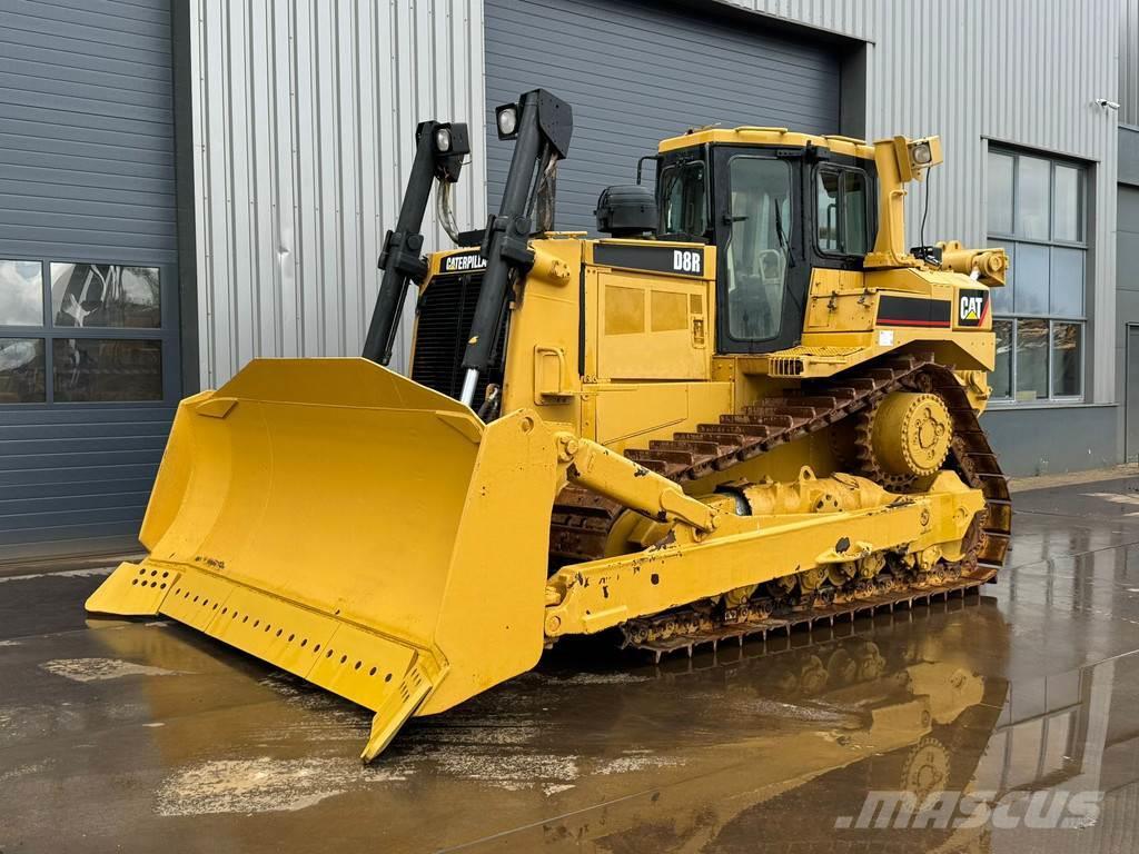 CAT D8R Buldozer sobre oruga