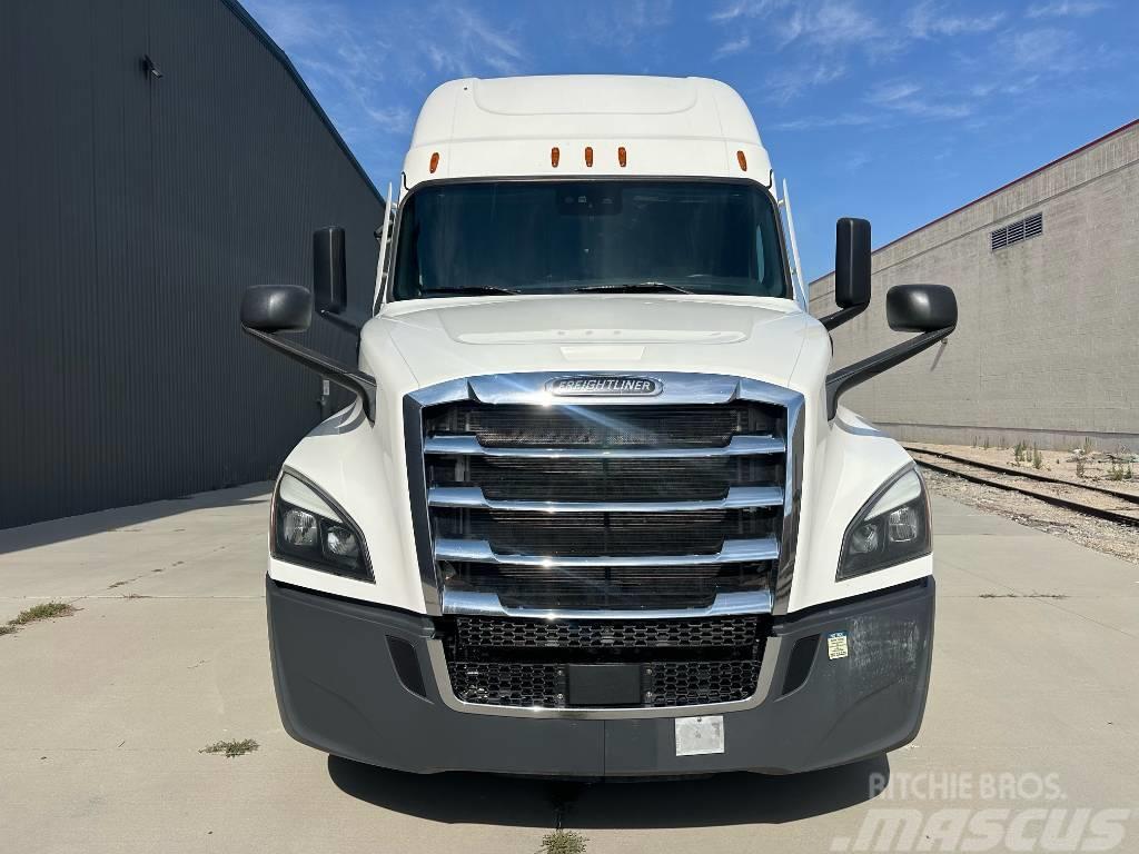 Freightliner Cascadia 126 Camiones con chasís y cabina