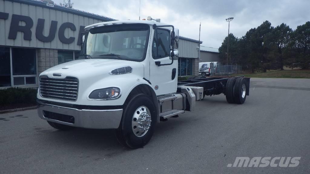 Freightliner M2 106 Camiones con chasís y cabina