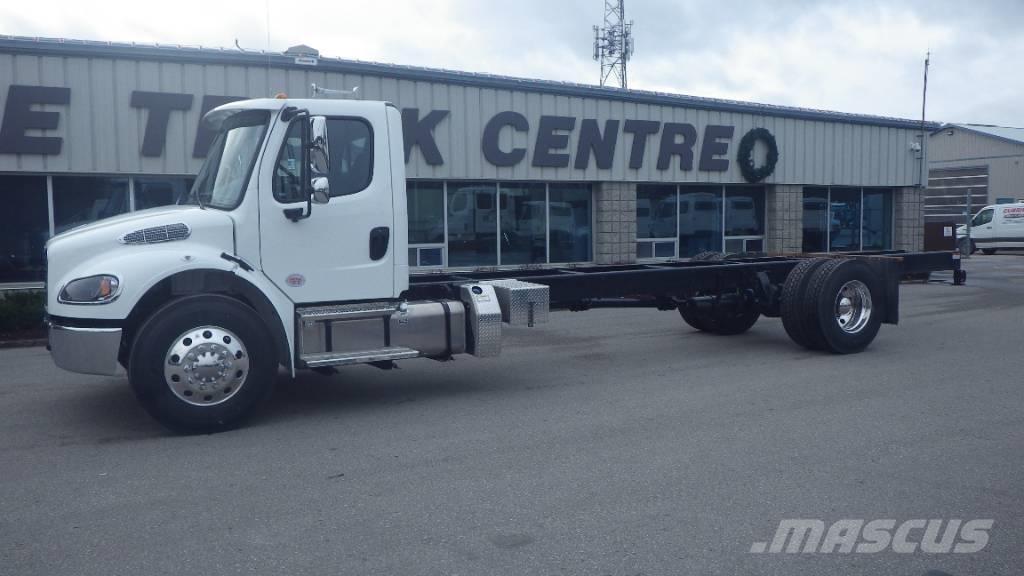 Freightliner M2 106 Camiones con chasís y cabina