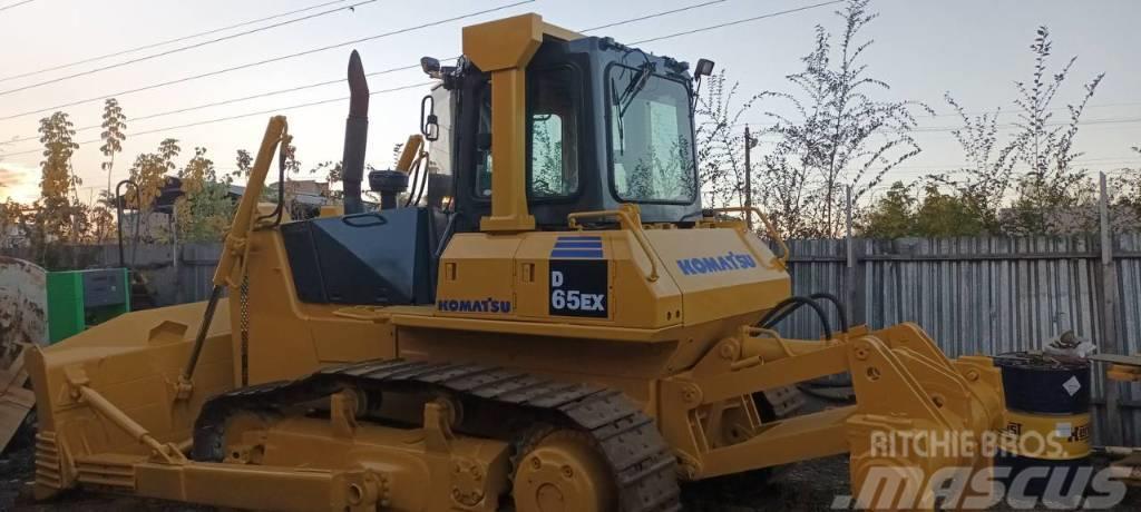 Komatsu D65EX-15EO Buldozer sobre oruga