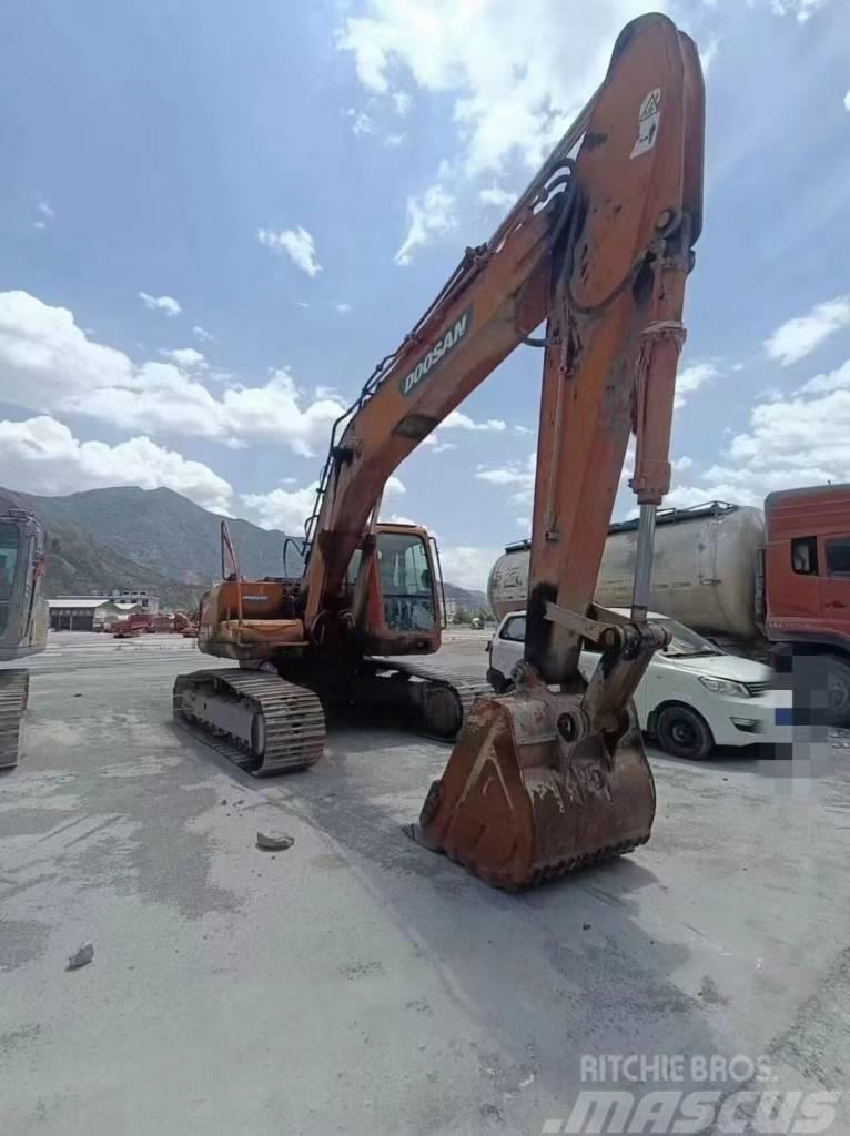 Doosan DX 225 Excavadoras sobre orugas