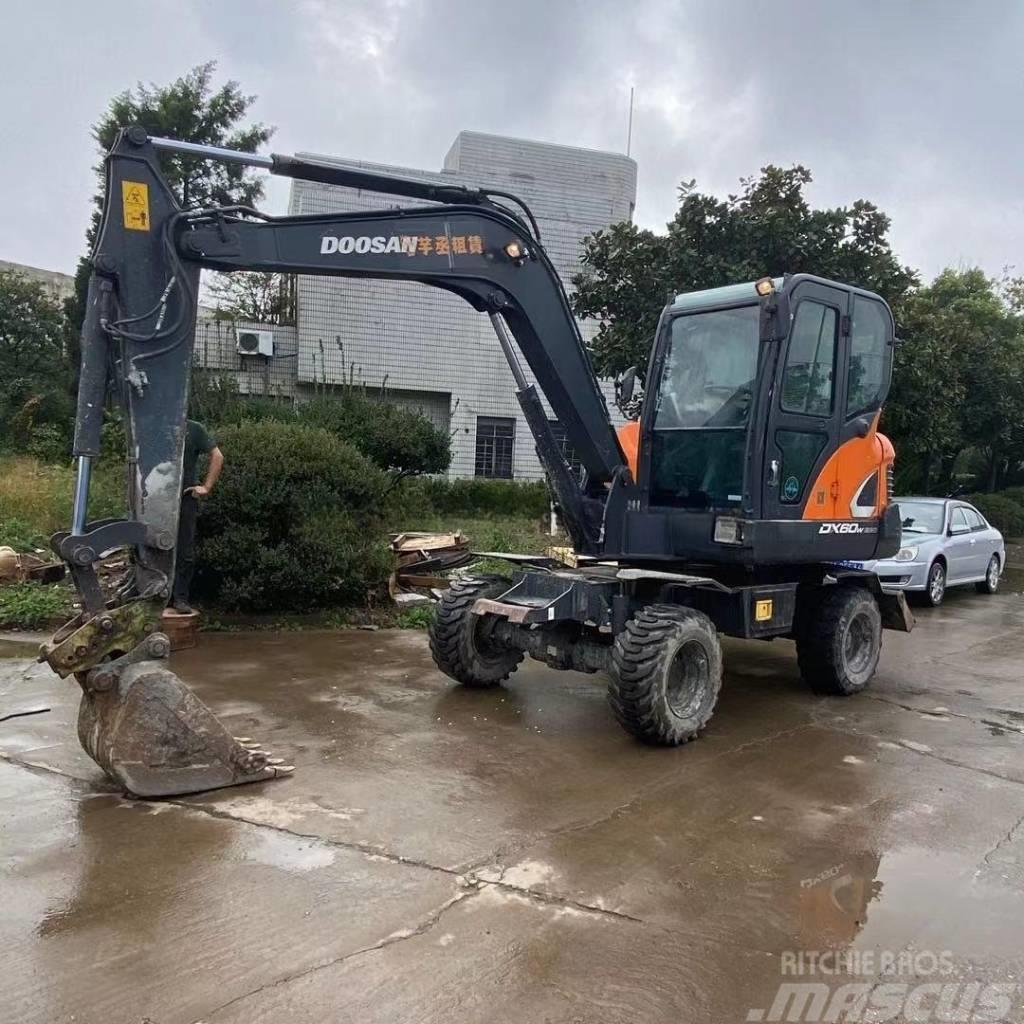 Doosan DX60W Excavadoras de ruedas