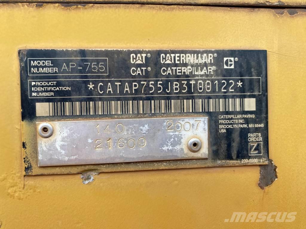 CAT AP755 Asfaltadoras