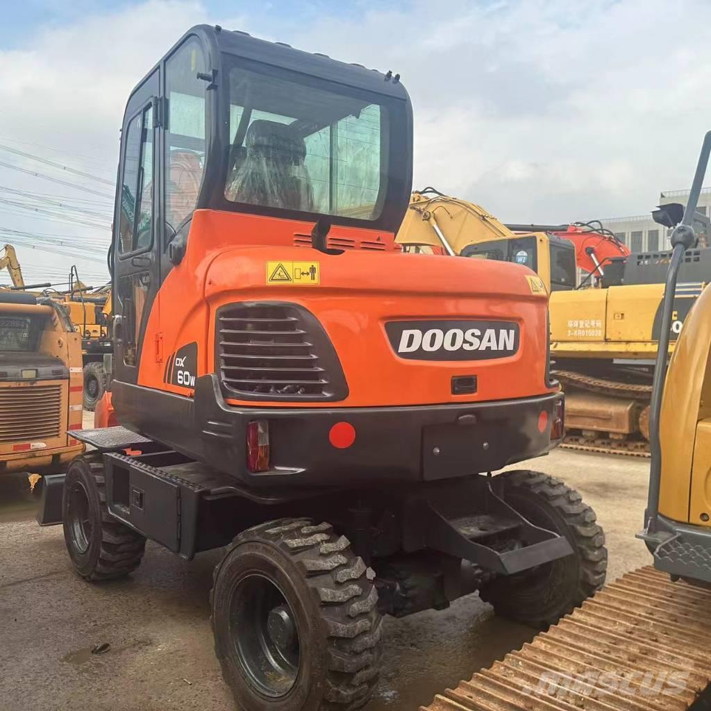 Doosan DX60W Excavadoras de ruedas