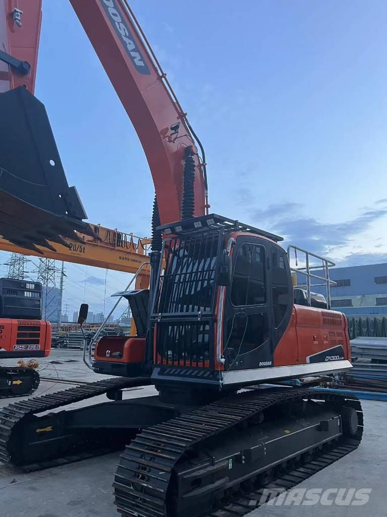 Doosan DX 300 Excavadoras sobre orugas