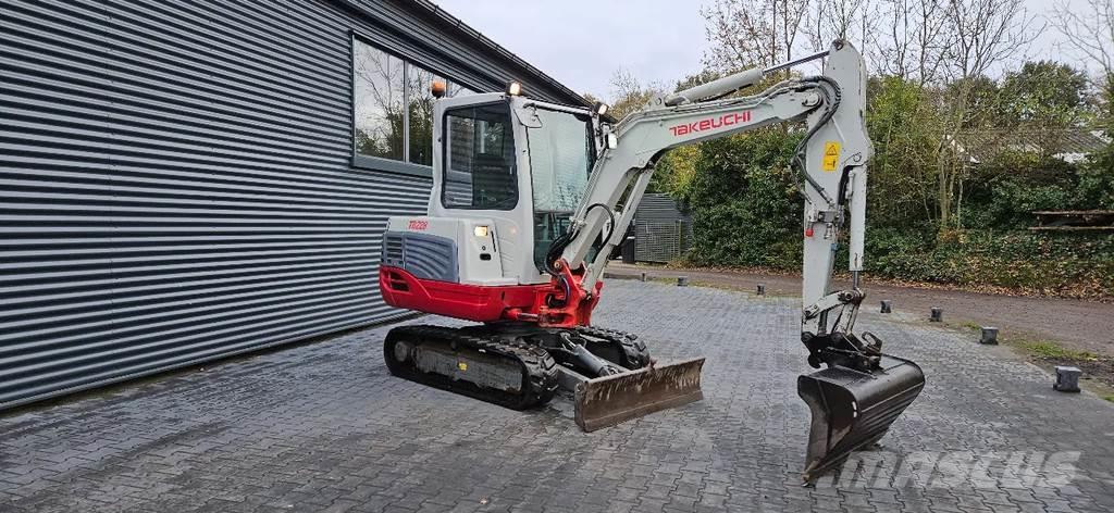 Takeuchi TB228 Excavadoras sobre orugas