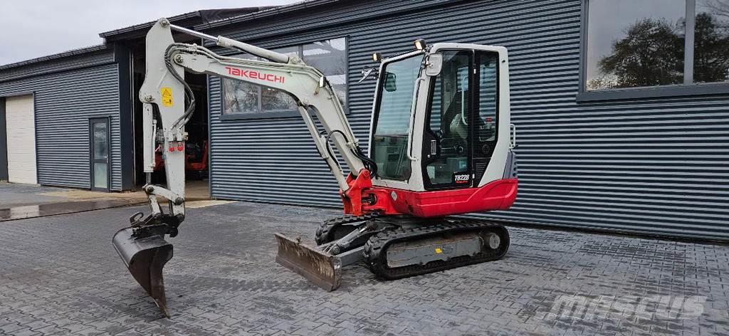 Takeuchi TB228 Excavadoras sobre orugas