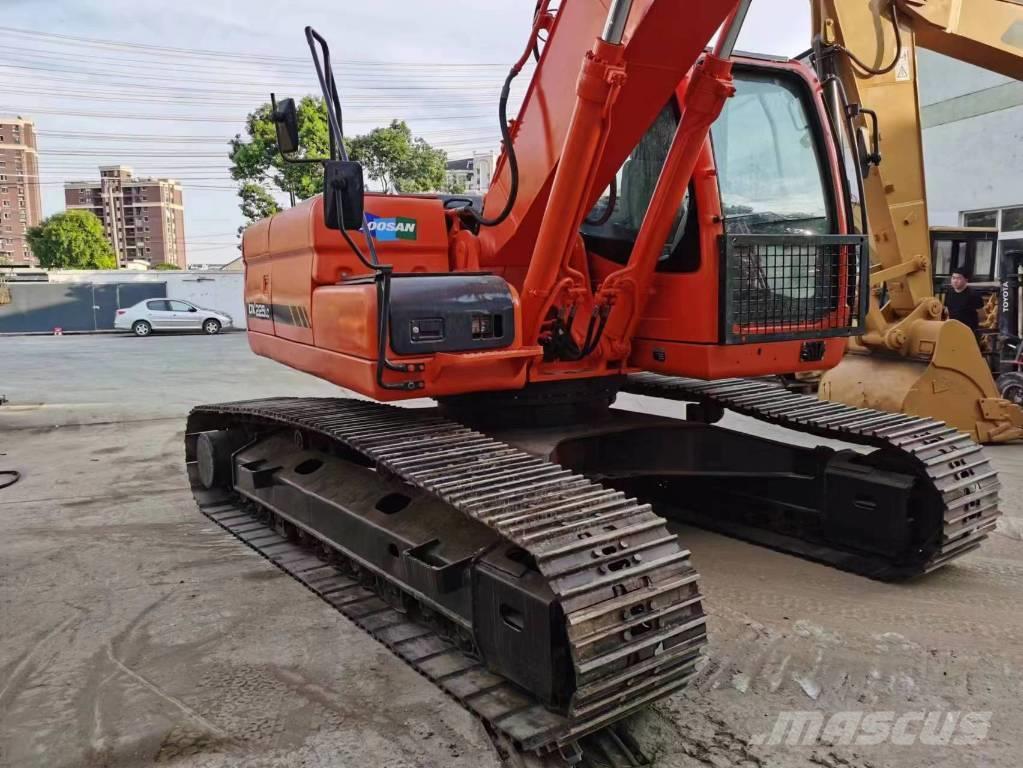 Doosan 225 Excavadoras sobre orugas