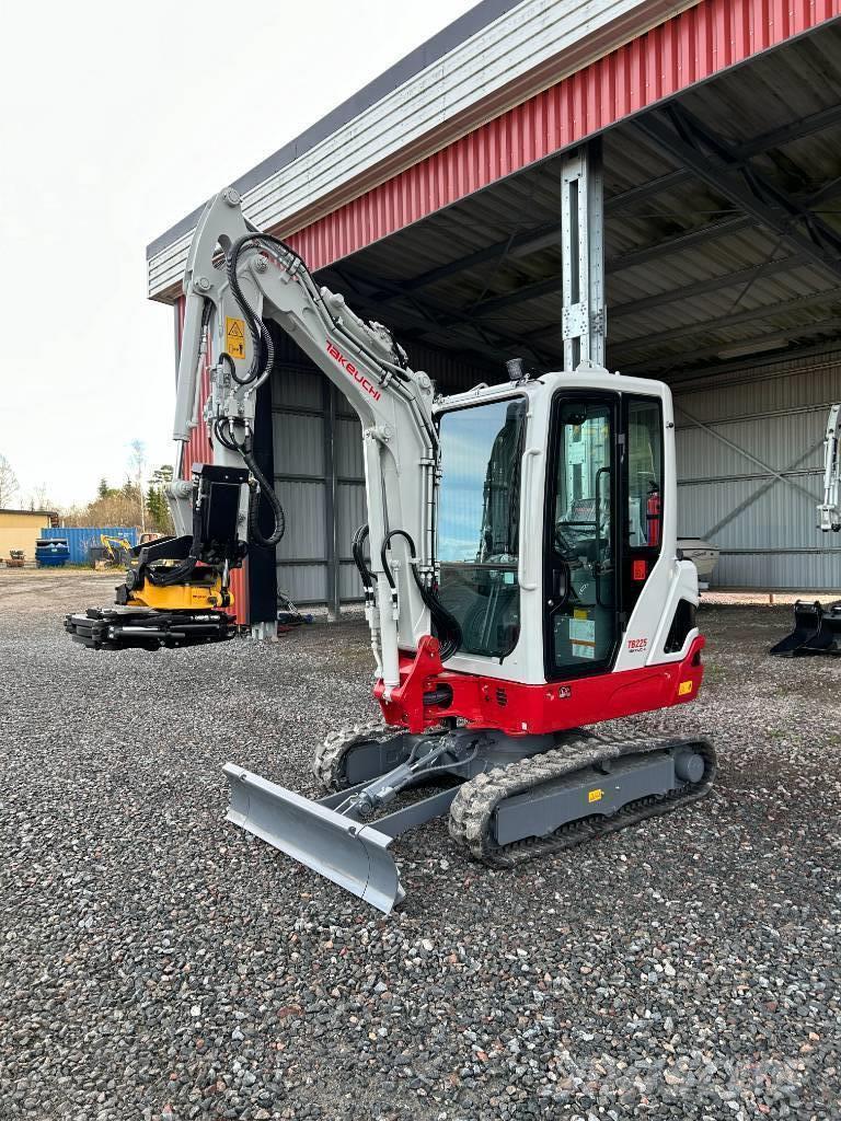 Takeuchi TB225 Miniexcavadoras