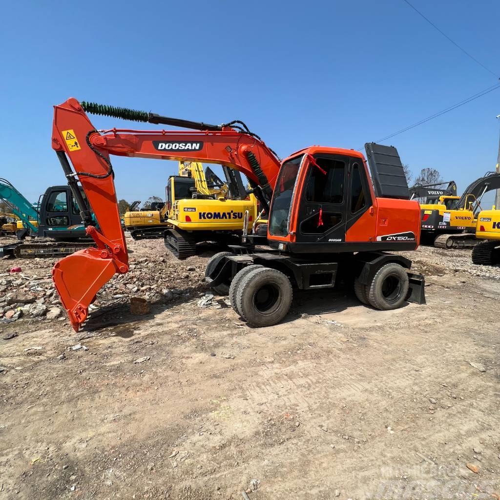 Doosan DX150 Excavadoras sobre orugas