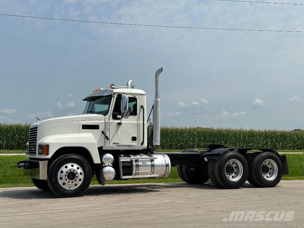 Mack Pinnacle 64ft Camiones tractor