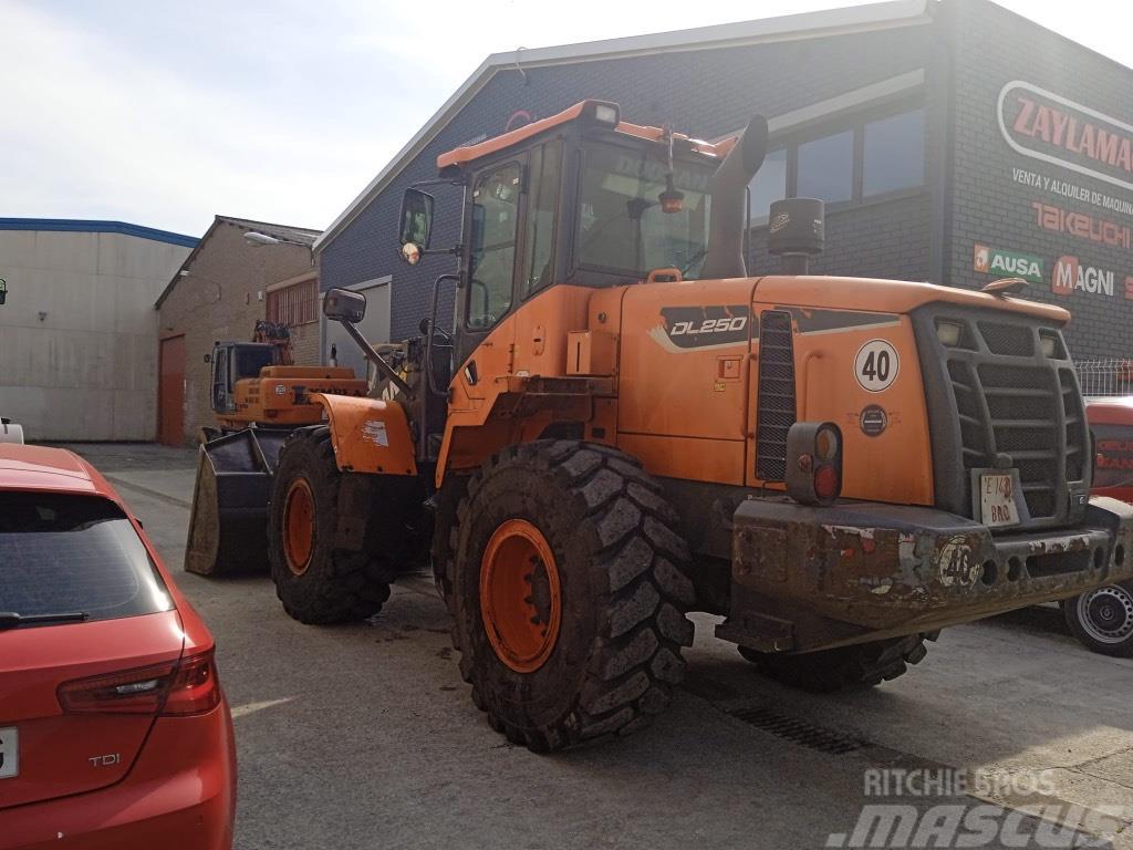 Doosan DL 250 Cargadoras sobre ruedas