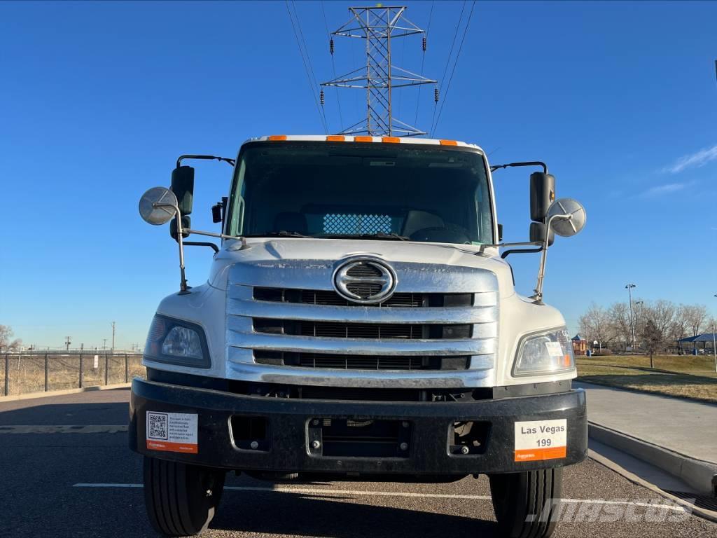 Hino 268 A Camiones de cama baja