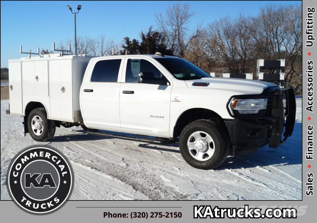 RAM 3500 TRADESMAN Caja abierta/laterales abatibles