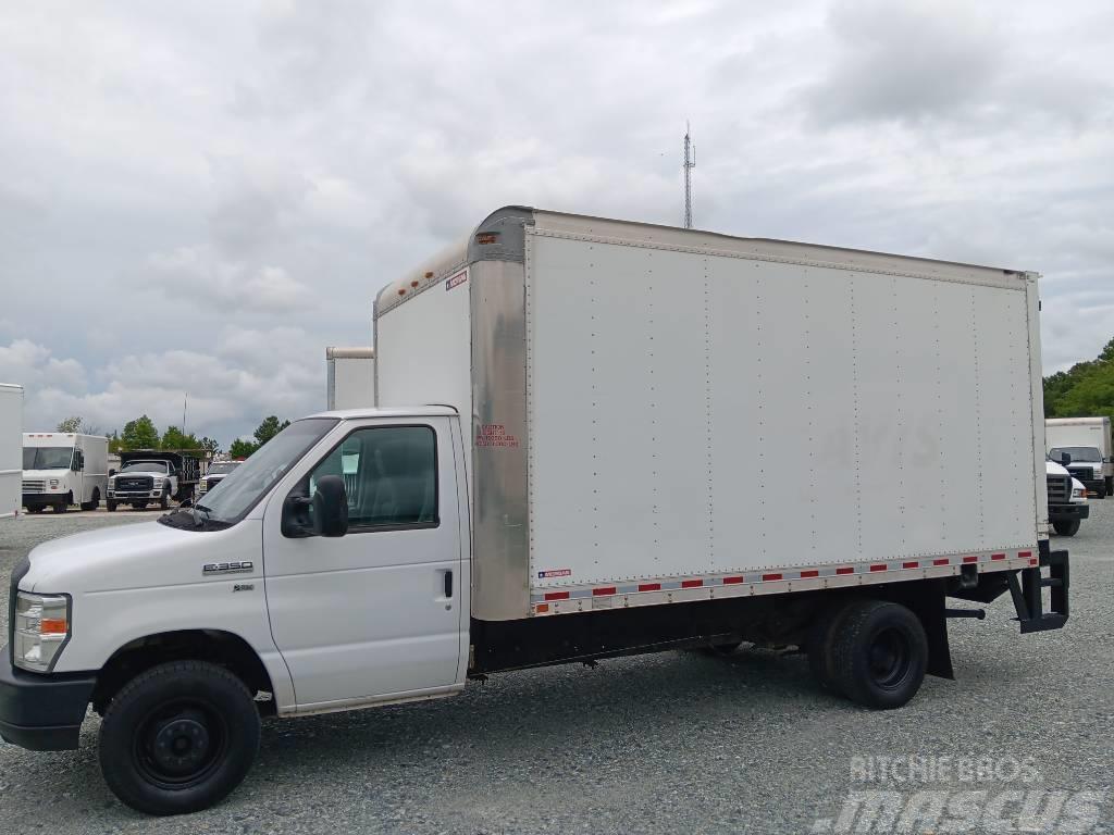 Ford E 350 Camiones con caja de remolque