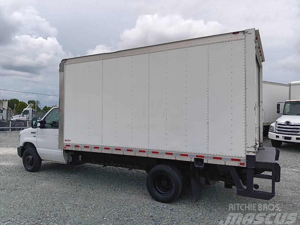 Ford E 350 Camiones con caja de remolque