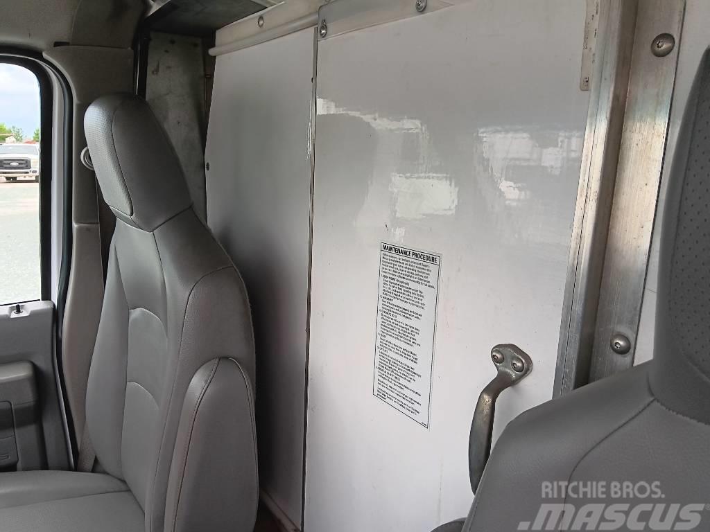 Ford E 350 Camiones con caja de remolque